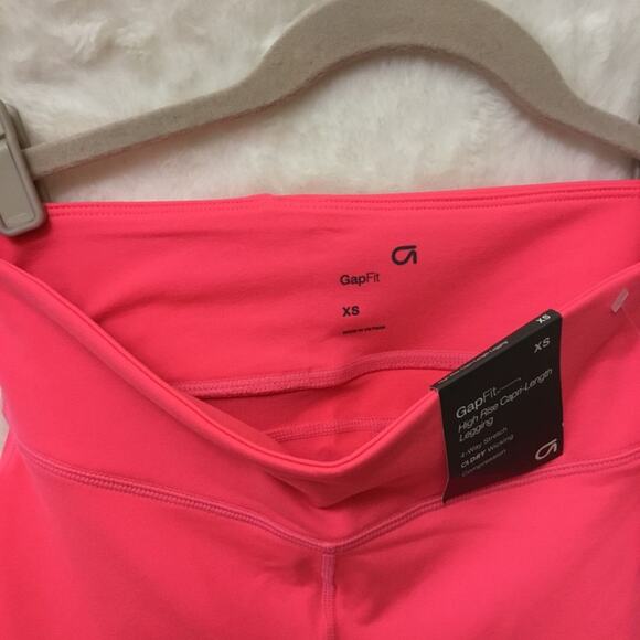 GapFit Bright Neon Pink Compression Capris - Picture 5 of 11
